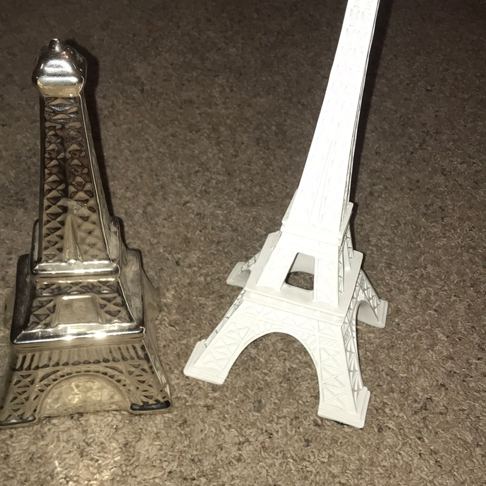 2 fancy decorations